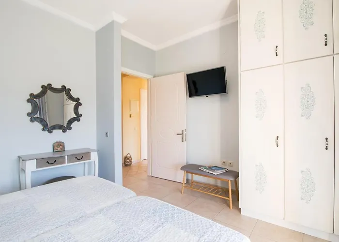 Alexandra Villa *