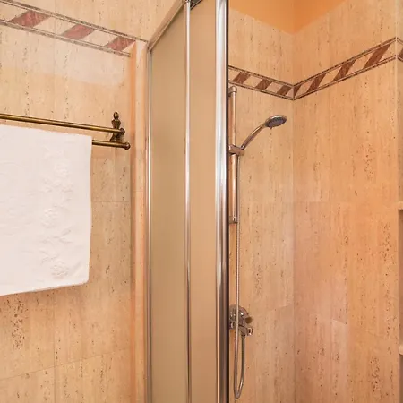 Alexandra فيلة ذيسْخا