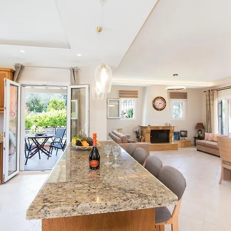 Alexandra * ذيسْخا