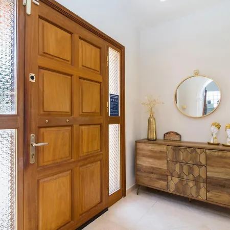 فيلة Alexandra *